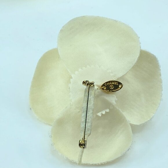 Authentic Chanel Cosage Camellia cloth white cremey ladies brooch 3 1/8" GS172 - Picture 5 of 8